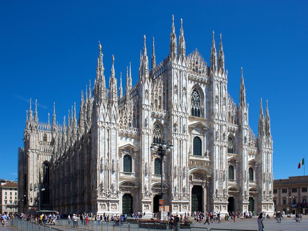 Piazza-del-Duomo-Milan-Italy